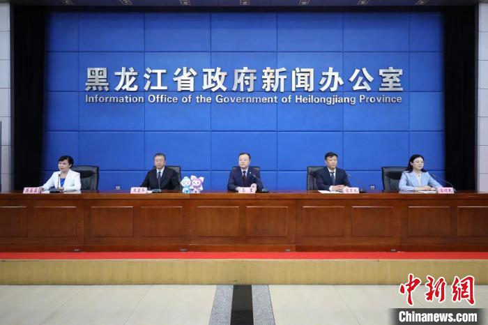 6月2日，黑龙江省人民政府新闻办公室举行新闻发布会，介绍第32届“哈洽会”相关情况。　石启立 摄